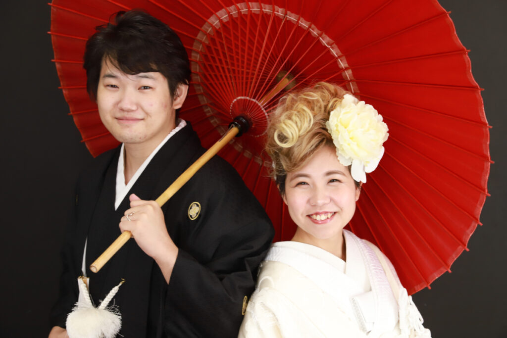 和装姿の夫婦