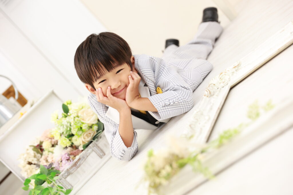 スーツ姿の男の子の七五三写真