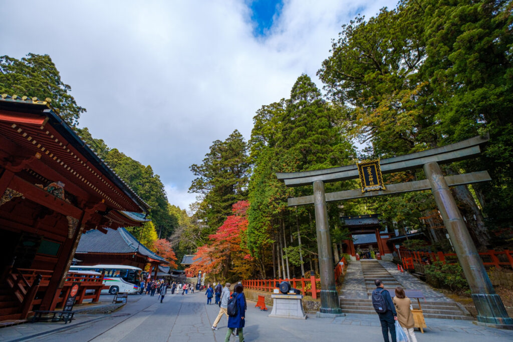 日光二荒山神社。七五三の記念にも映える景観