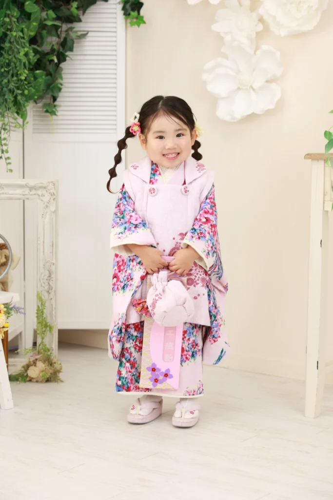 七五三3歳の着物に合わせたツイン玉ねぎヘアの可愛いスタイル