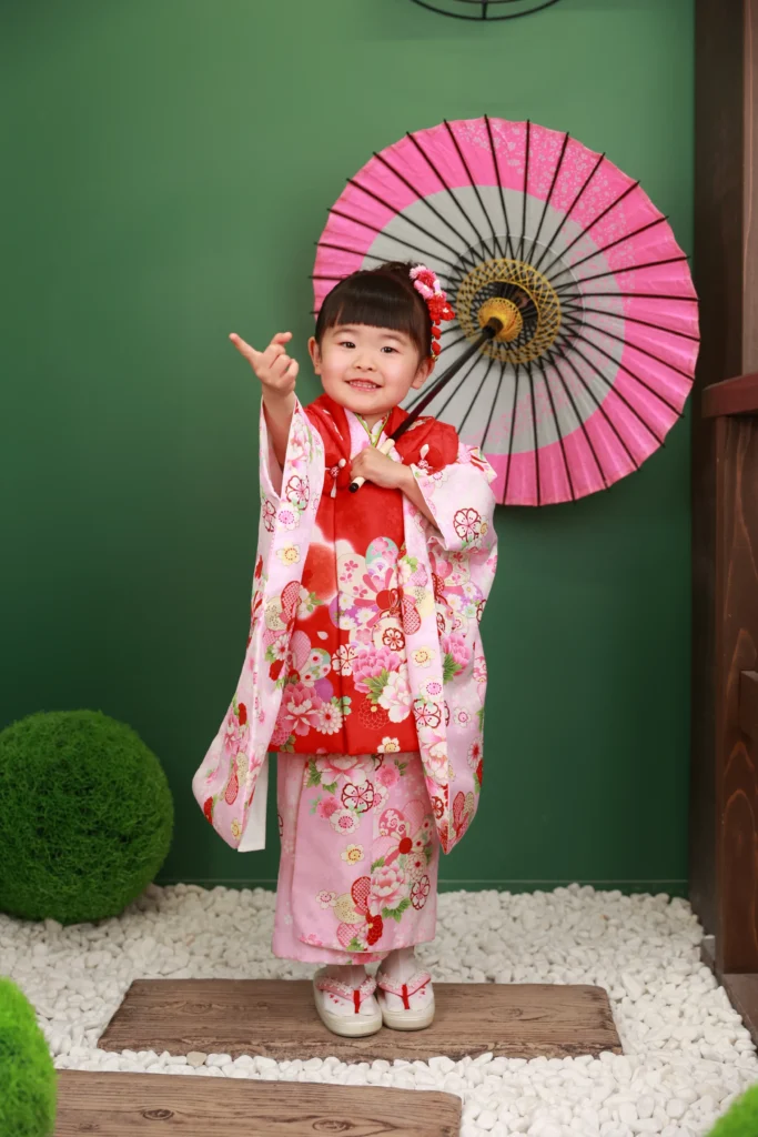 着物に似合うふんわりまとめ髪のアップアレンジ