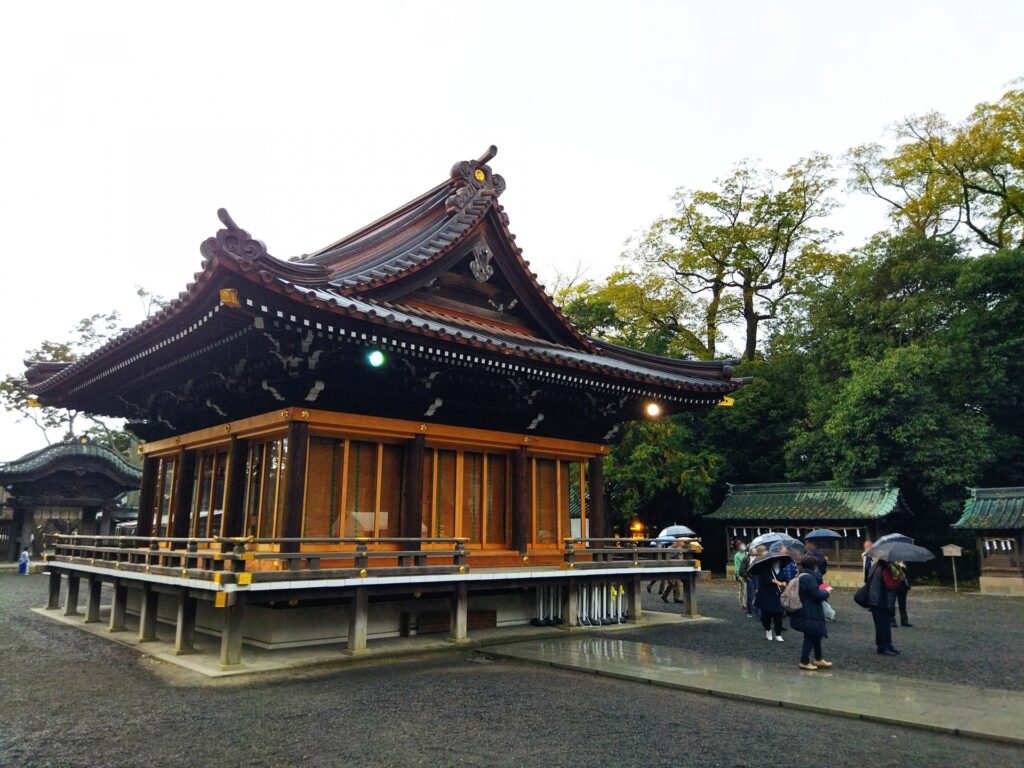雨の降る三嶋大社