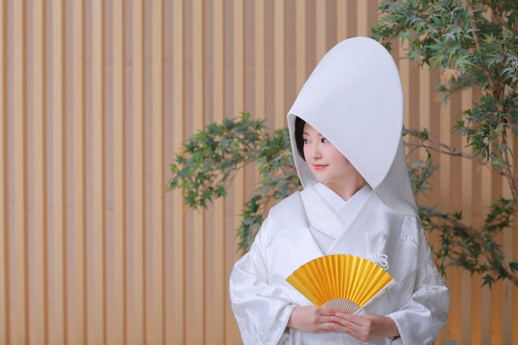 白無垢姿で微笑む花嫁の和装フォトウエディング