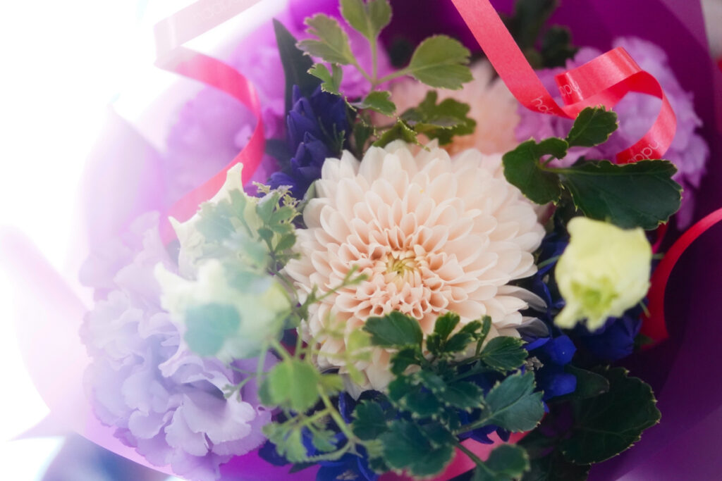 長寿祝いに贈る花束のイメージ写真