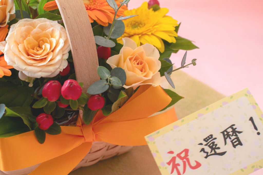 花束を贈る長寿祝いのイメージ写真