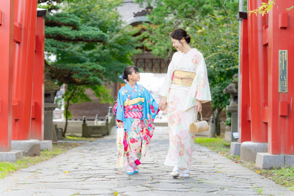 母娘で着物を楽しむイメージ