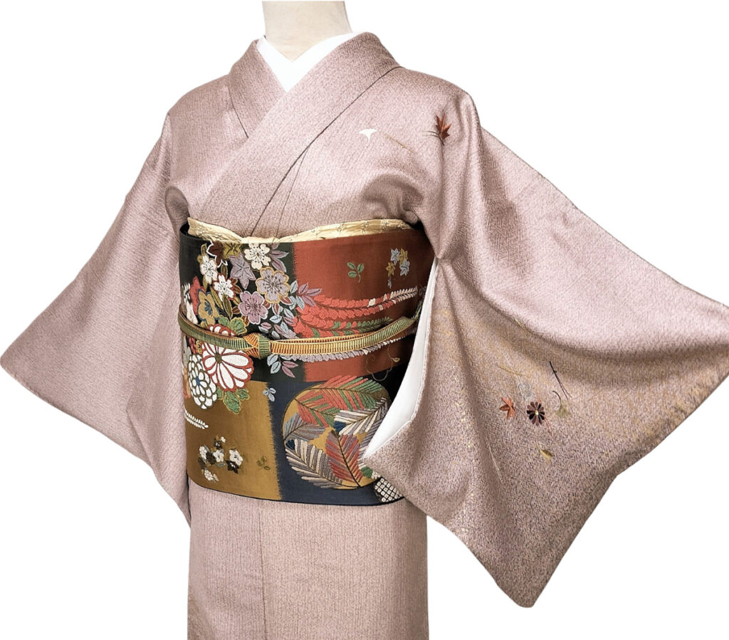 品のある色合いの訪問着と帯の組み合わせイメージ