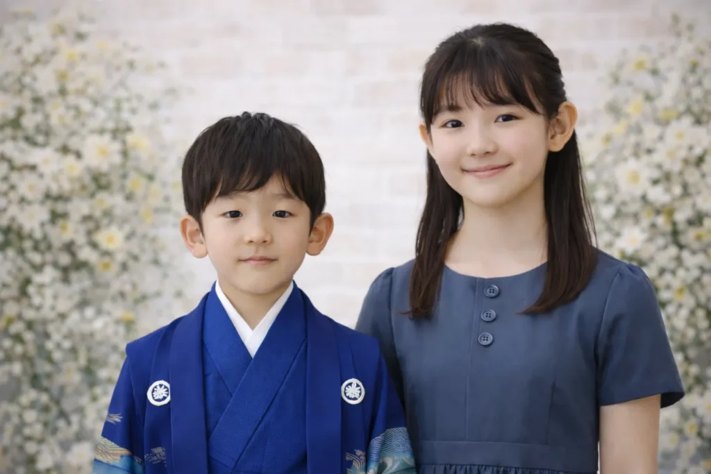 5歳の七五三の主役と兄弟が一緒に写る記念写真