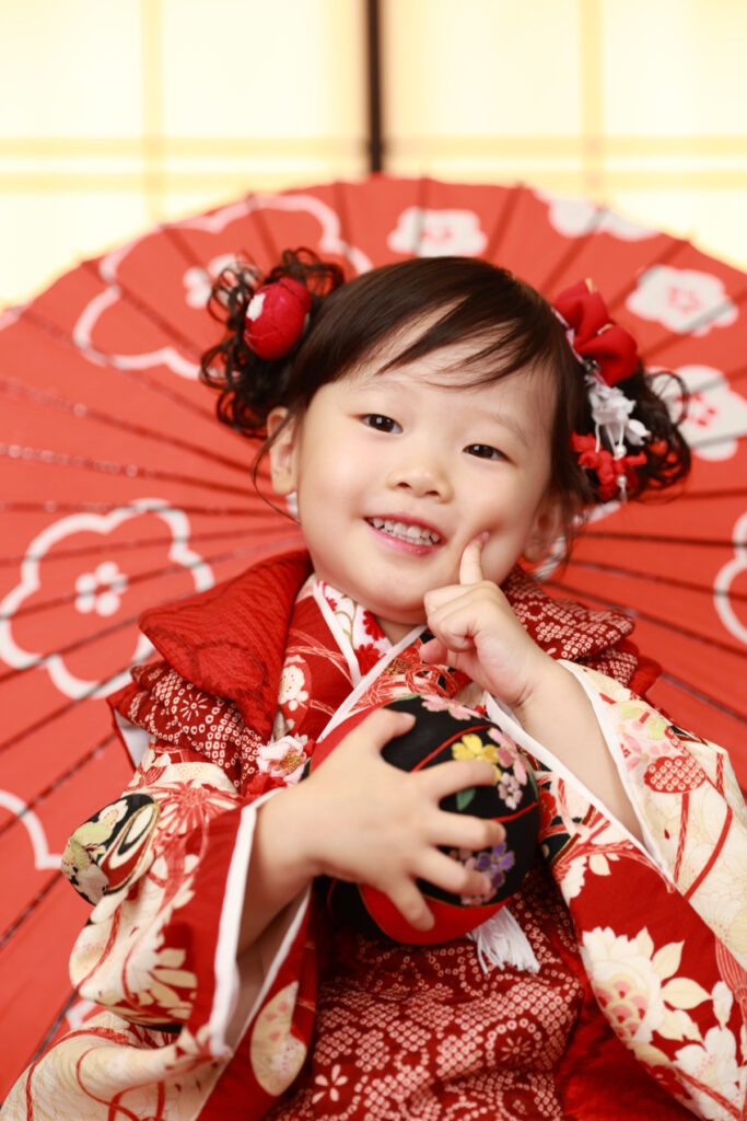 ツインお団子ヘアの女の子（着物姿）
