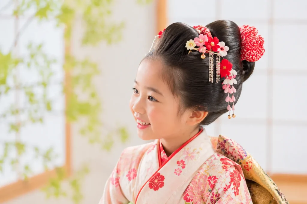 髪飾り・かんざしで桃割れアレンジした七五三の女の子