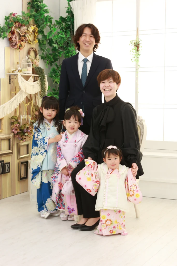 七五三 家族写真 兄弟 リンクコーデ おしゃれ 3姉妹 和装