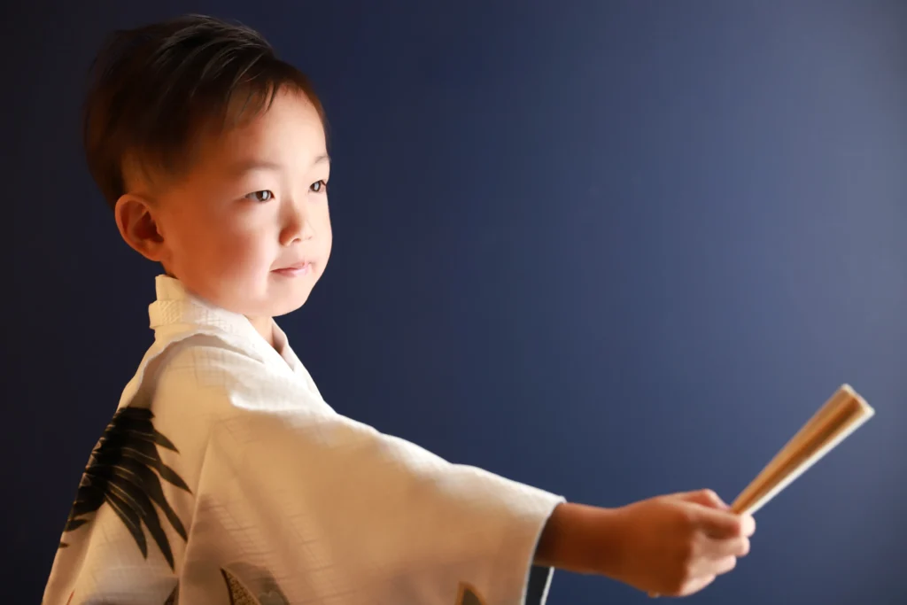 羽織袴スタイルの5歳男の子