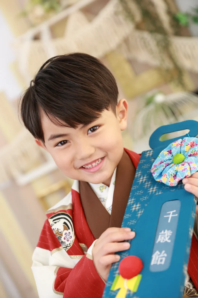 前髪センター分けのナチュラルマッシュが可愛い七五三男の子