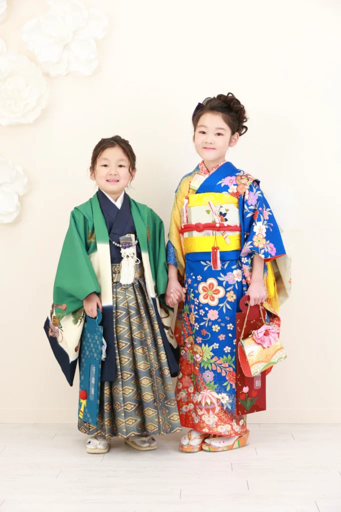 姉は持ち込み着物・弟はレンタル袴を合わせた姉弟の七五三