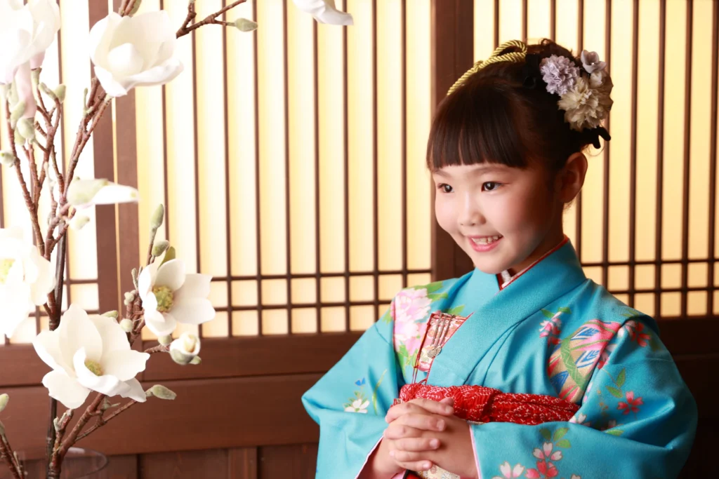 スタジオで七五三撮影する女の子