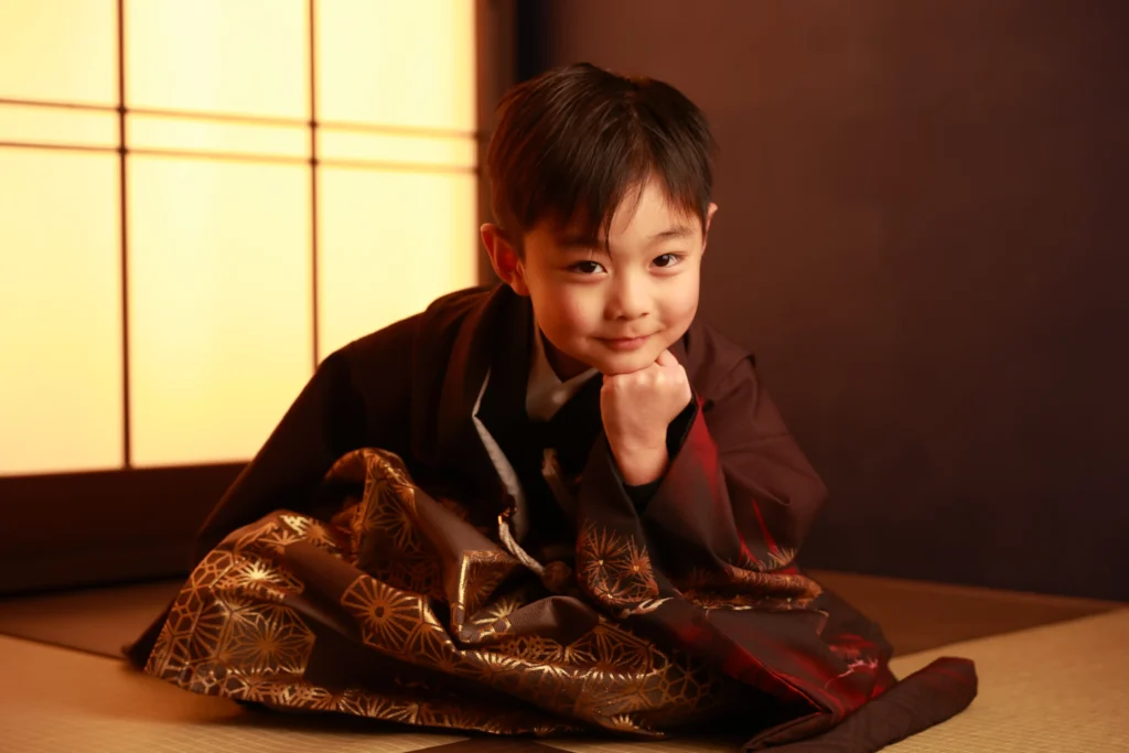 冬の時期に七五三の前撮りをする子どもの着物姿