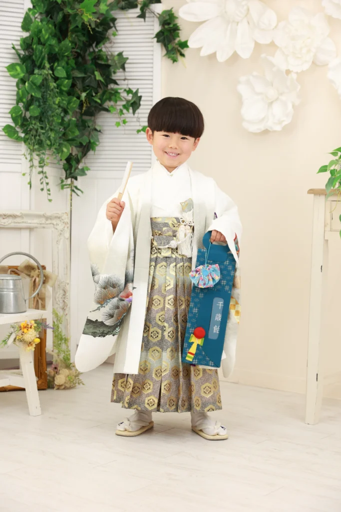 七五三5歳男の子の白地羽織袴