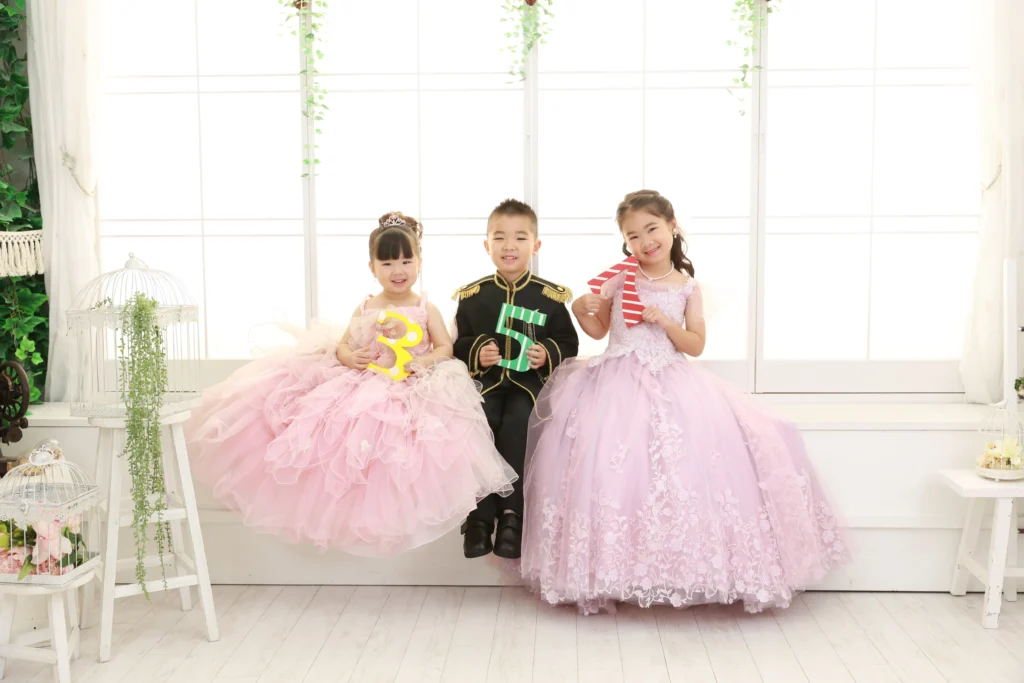 七五三5歳男の子と姉妹の洋装写真