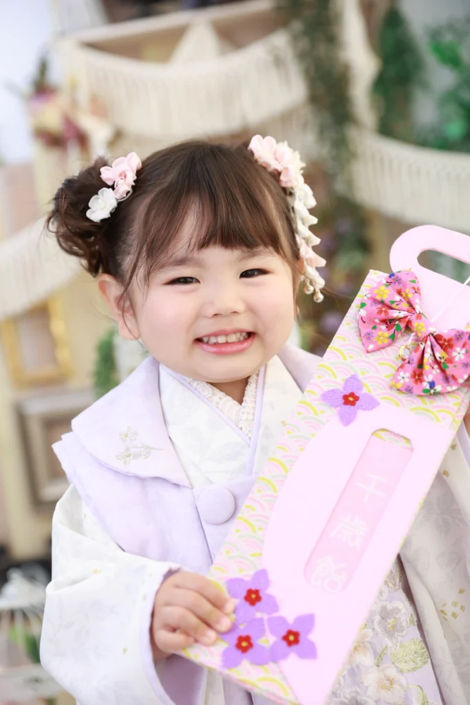 お団子ヘアにした3歳の七五三カット